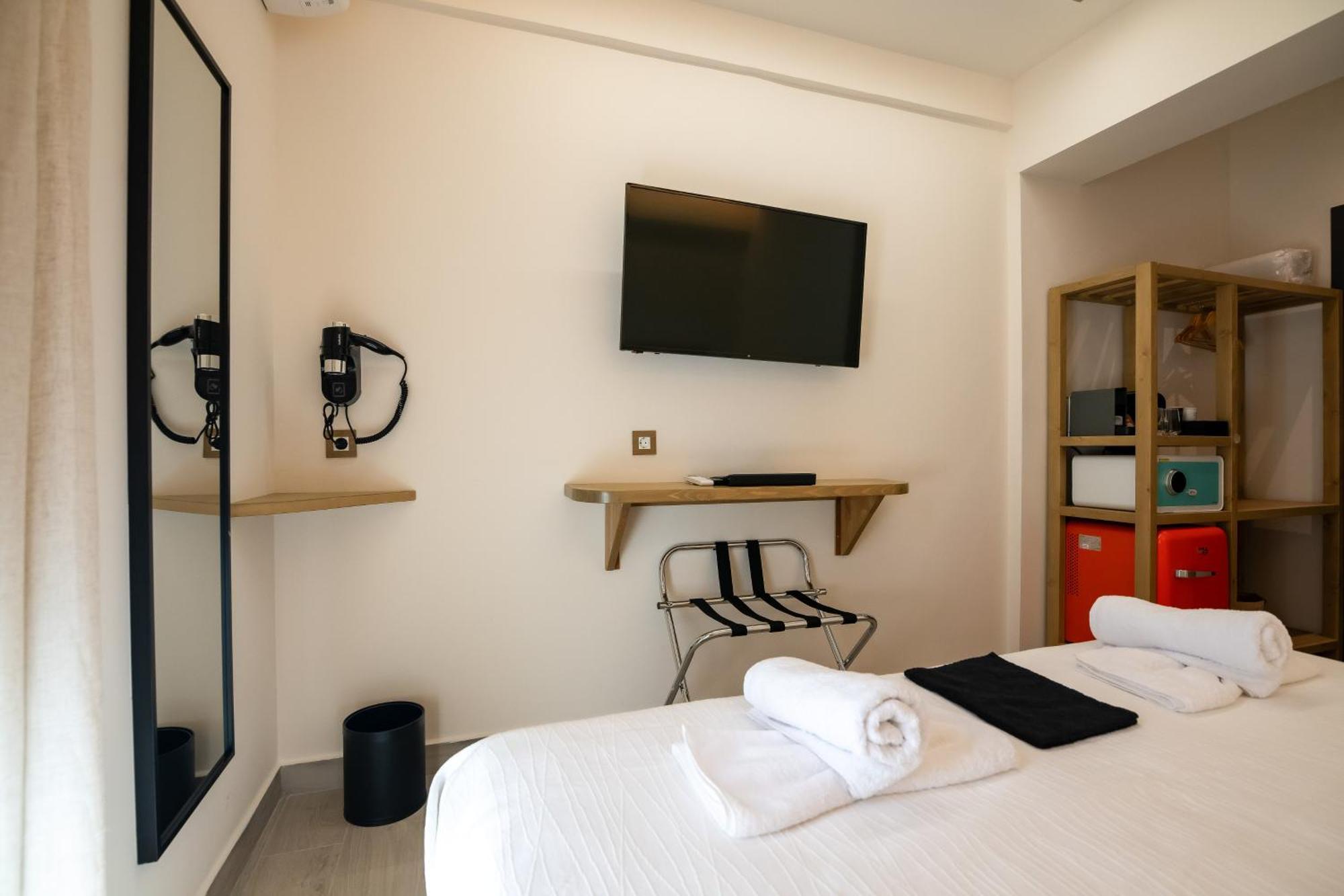 Ocean 11 Hotel Skiathos Town Exterior photo
