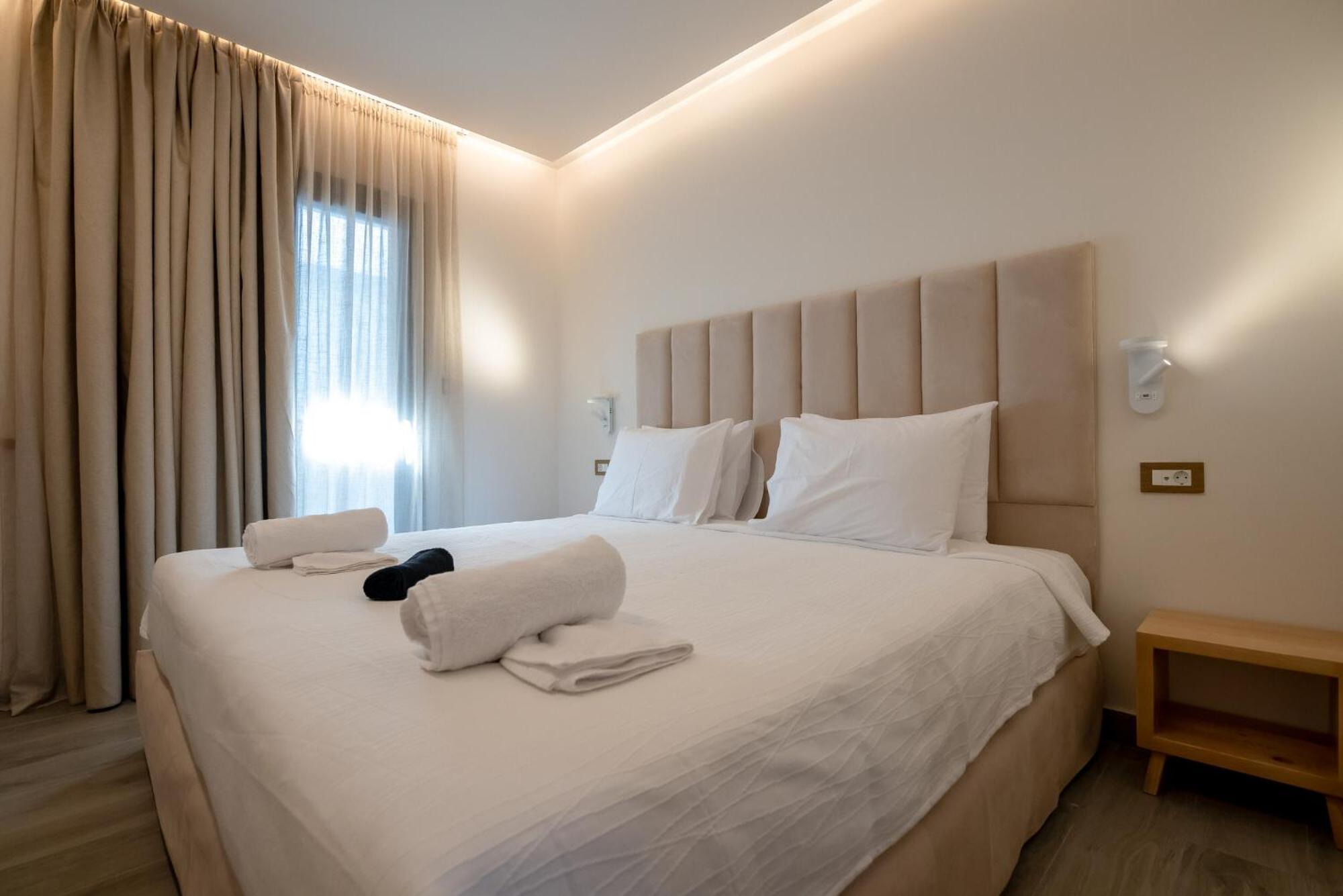 Ocean 11 Hotel Skiathos Town Exterior photo