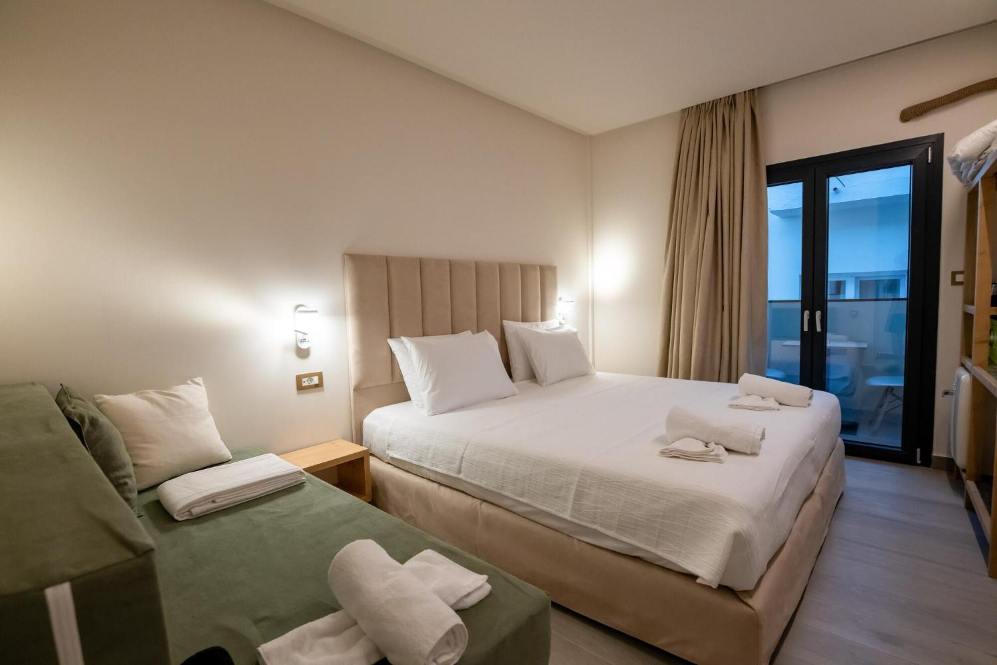 Ocean 11 Hotel Skiathos Town Exterior photo